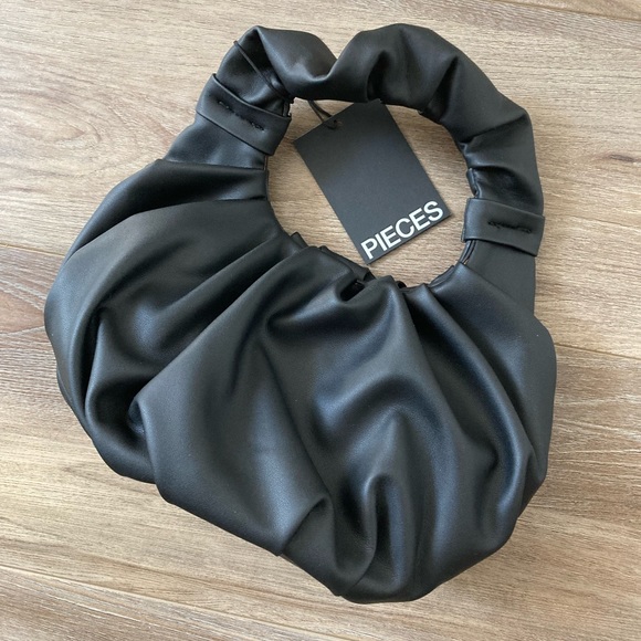 PIECES *NWT* Vansa Ruched Black Handle Bag Purse - Picture 3 of 7